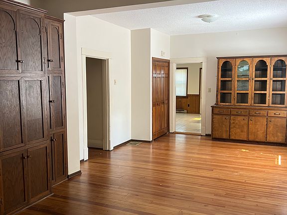 4th image of 632 Bellevue St