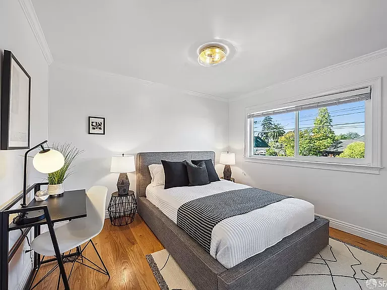 Bonita Ave — Photo 27