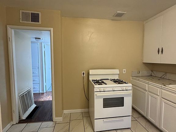 4th image of 700-706 N Jacob St #702