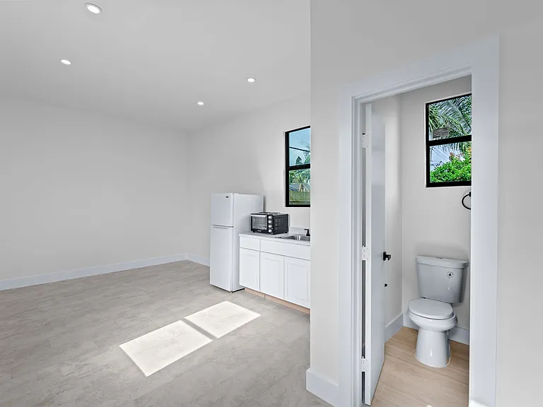 952 Francis St #C — Photo 25