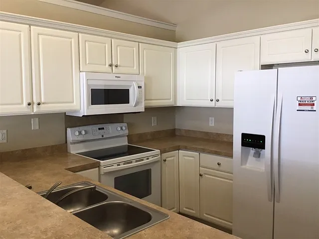 113 Trickle Dr — Photo 2