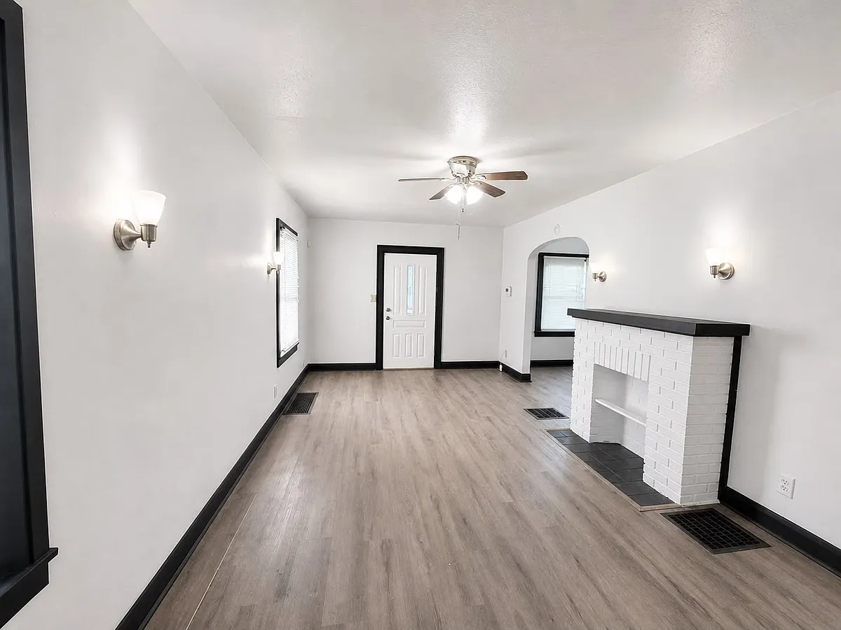 Building Photo - 1555 Ridgewood Ave