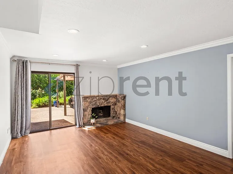 44 Bridlepath Ct — Photo 15