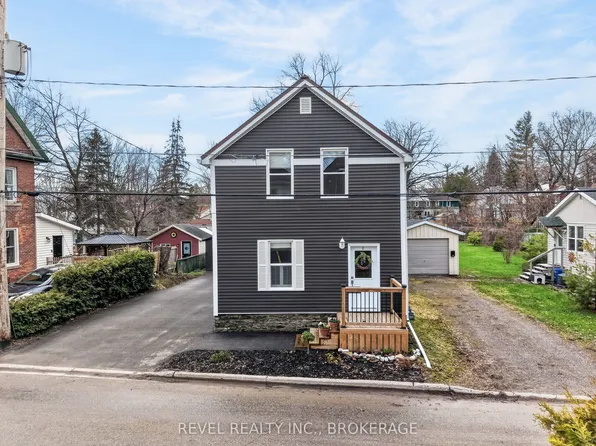 38 Bennett St, Brockville, ON K6V 2V8