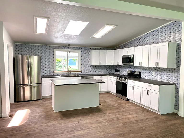 690 S Park Ave — Photo 17
