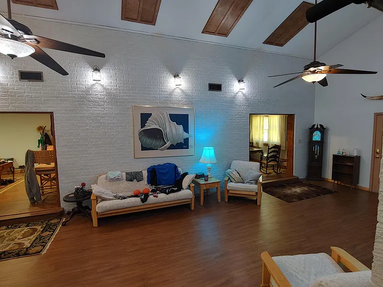 251 Avenue Point — Photo 9