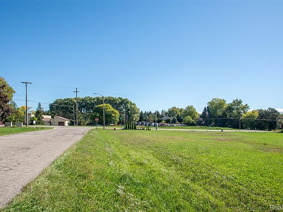 5th image of 2 S Saginaw St