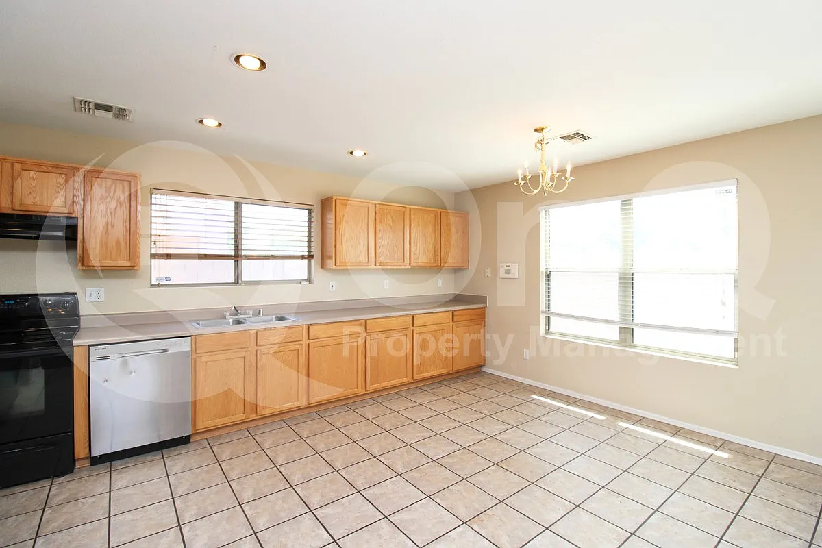 3 bed, 2.5 bath, 1824 sqft, $2,275 — Photo 4