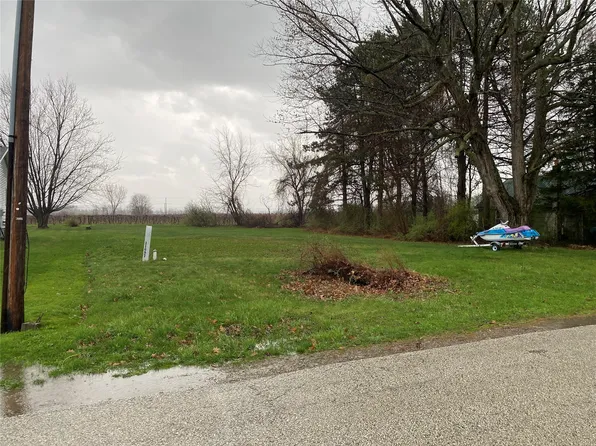 11697 Old Lake Rd, North East, PA 16428