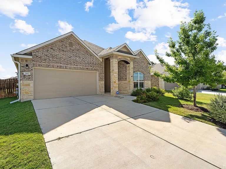 2412 Star Hill Rnch — Photo 1