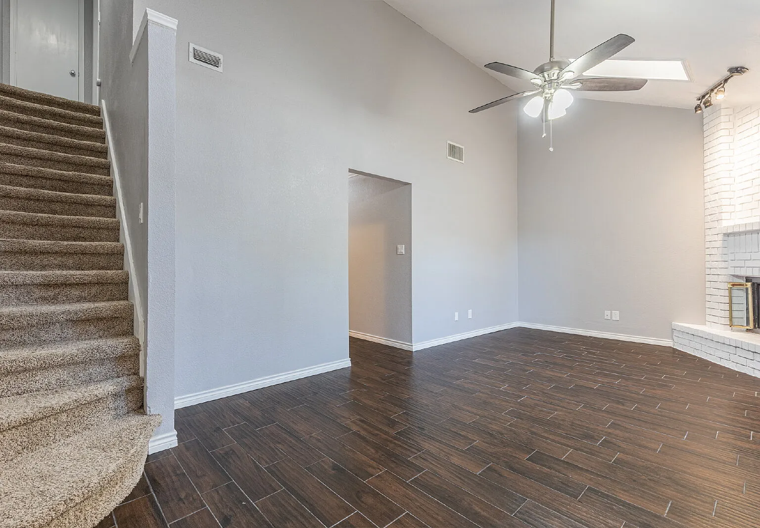 2 bed, 2.0 bath, 1205 sqft, $1,649 — Photo 3