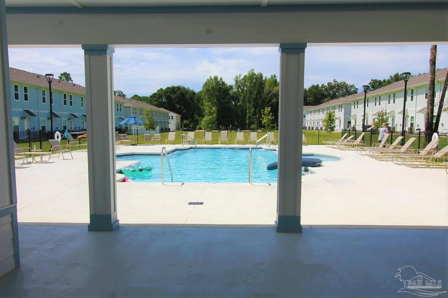 3 bed, 2.5 bath, 1537 sqft, $1,725 — Photo 2