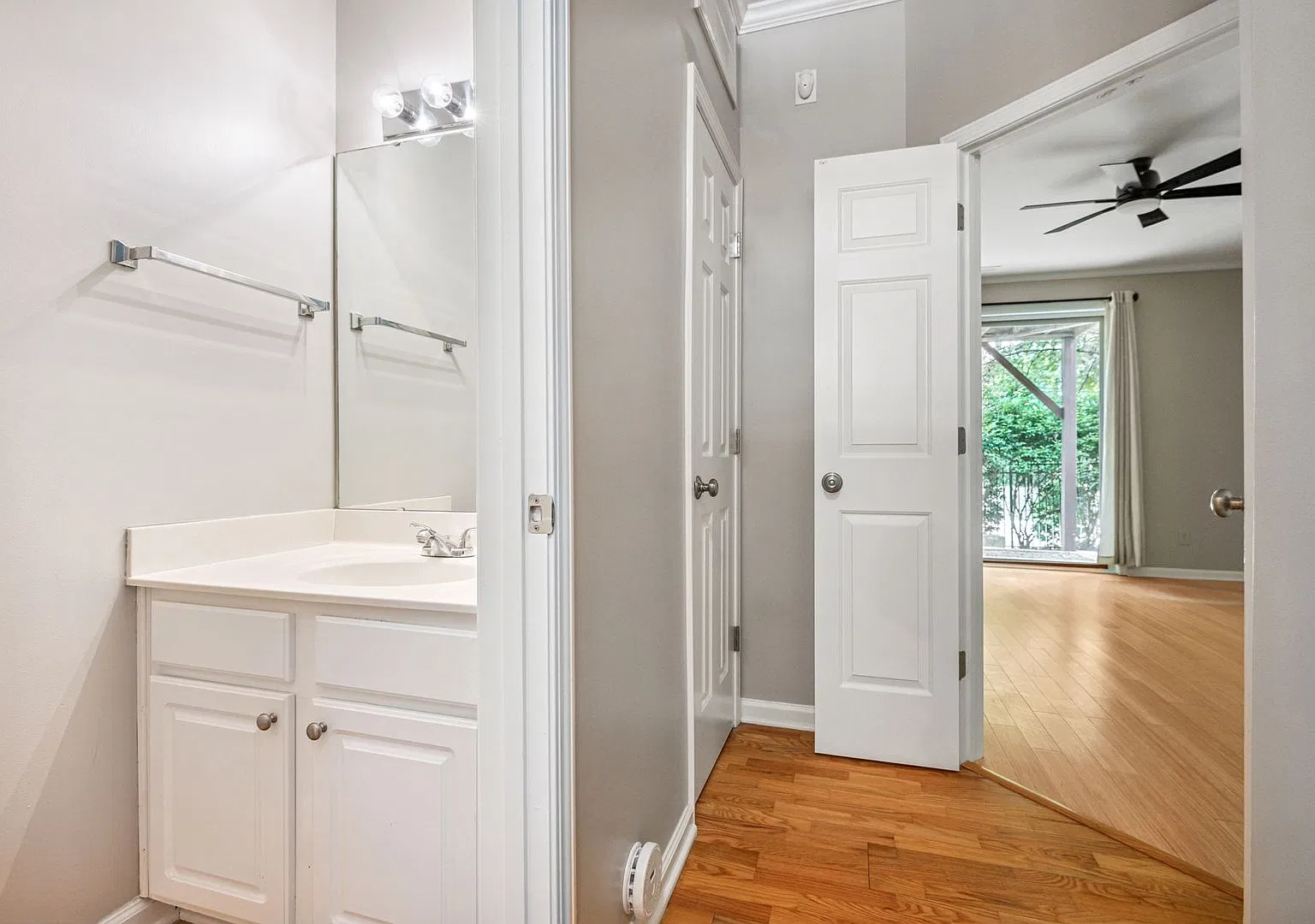 Spacious North Raleigh Townhome, just minutes from North Hills — Photo 4
