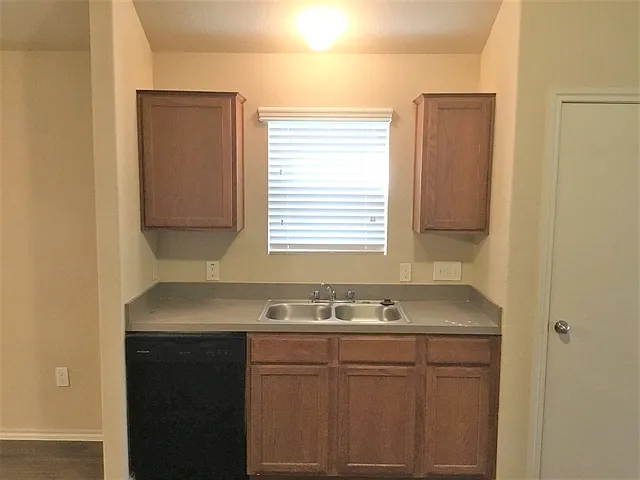 2822 Wisner Cir — Photo 3