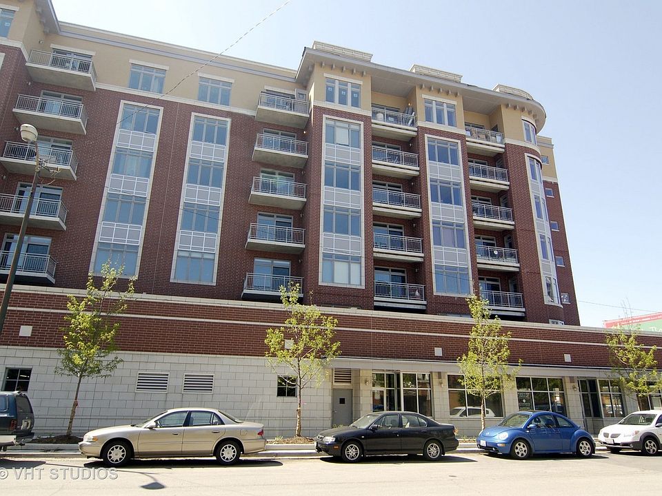 1st image of 657 W Fulton St Unit 207