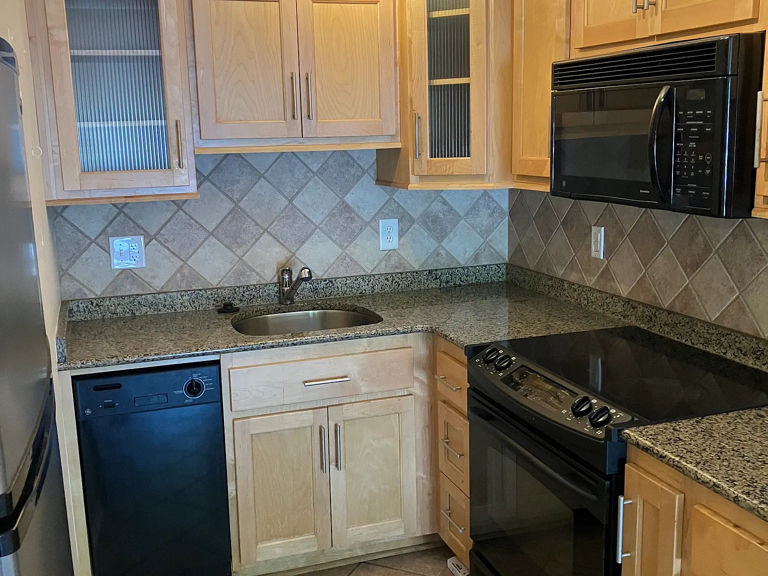 Studio, 416 sqft, $1,100 — Photo 2