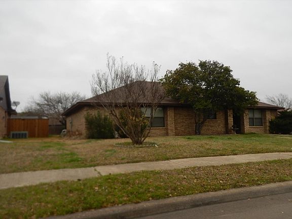 2nd image of 919 Hunters Glen Dr