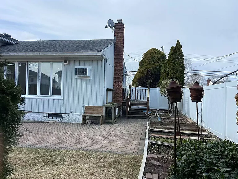 7 Saint Johns Ave — Photo 18