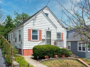 50 Gillespie Rd, Bloomfield, NJ 07003