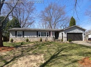 218 Brookside Dr, Flushing, MI 48433
