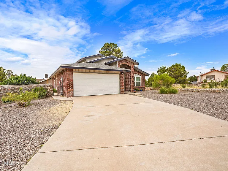7609 Medano Dr — Photo 32