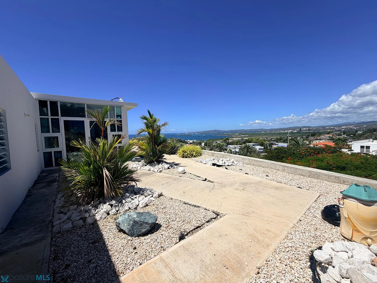 4 bed, 3.5 bath, 4000 sqft, $5,000 — Photo 3