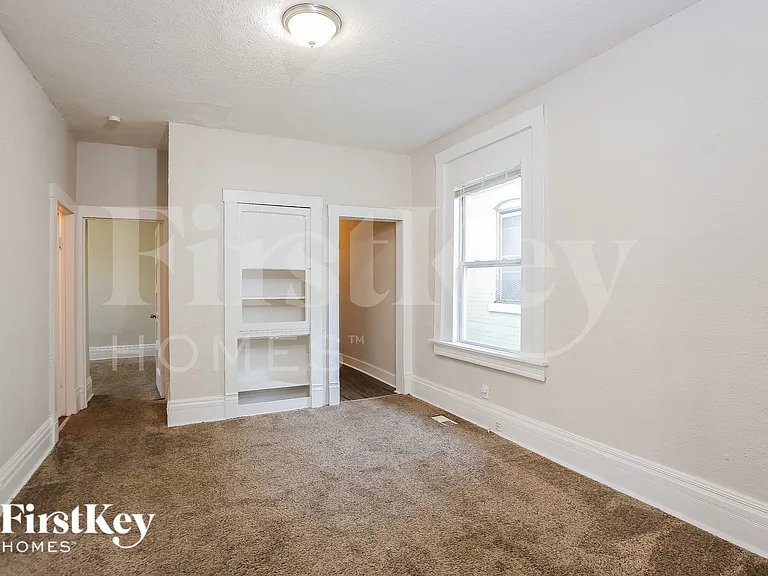 2447 Norton Ave — Photo 3