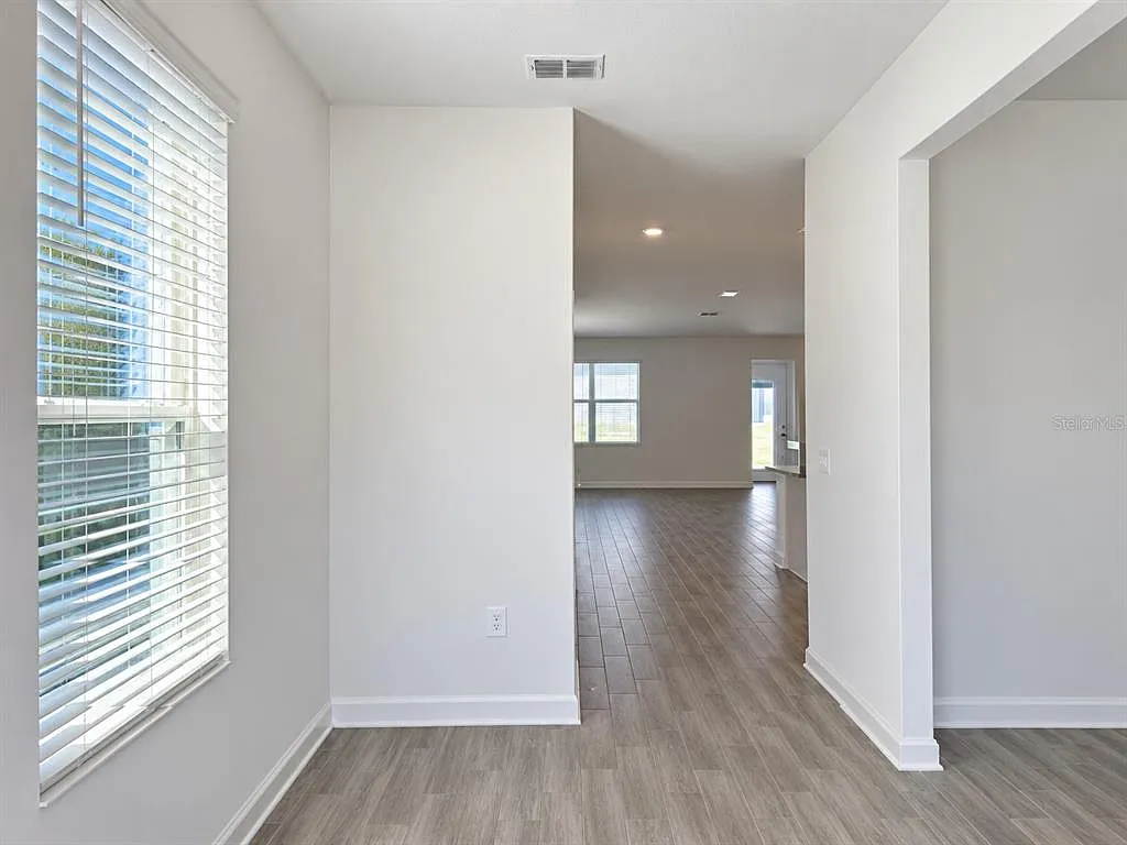 3 bed, 2.5 bath, 2056 sqft, $3,100 — Photo 3