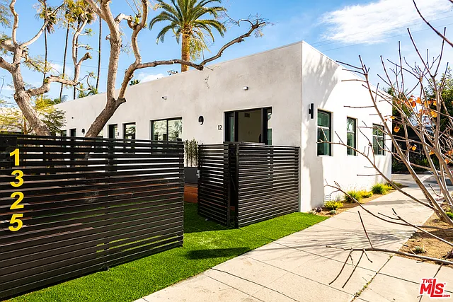 1325 Cabrillo Ave #12 — Photo 4