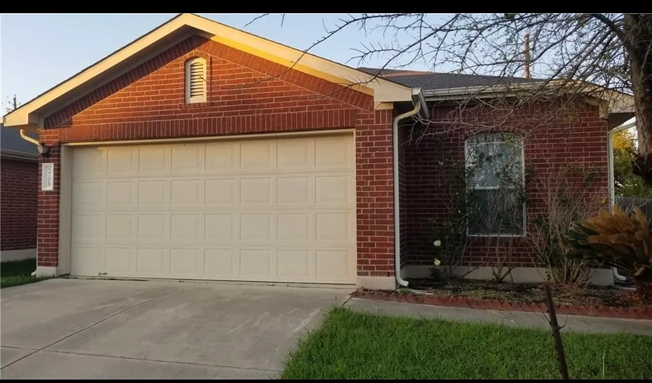 3 bed, 1429 sqft, $2,000 — Photo 2