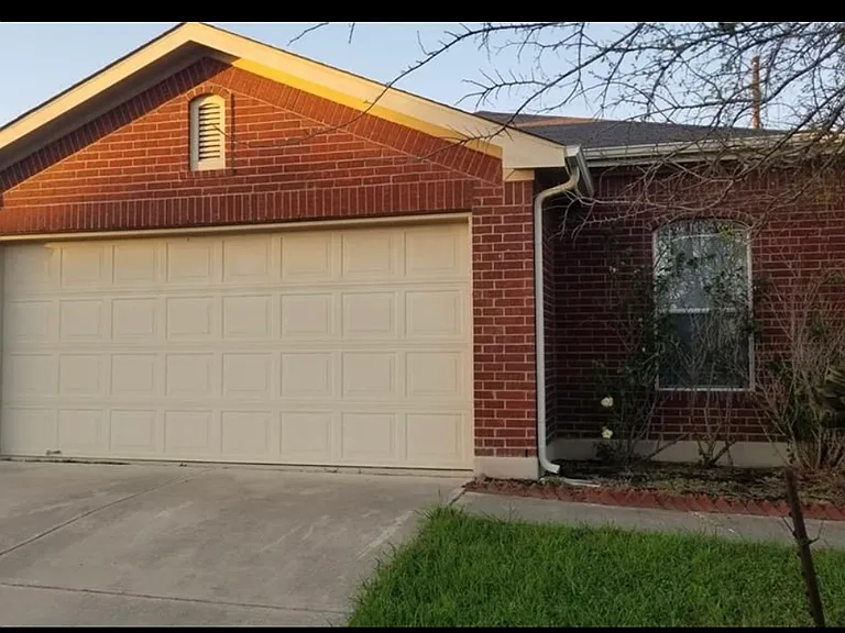 5708 Colinton Ave — Photo 2