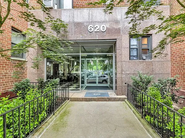 2081 Cruger Ave #5K — Photo 6