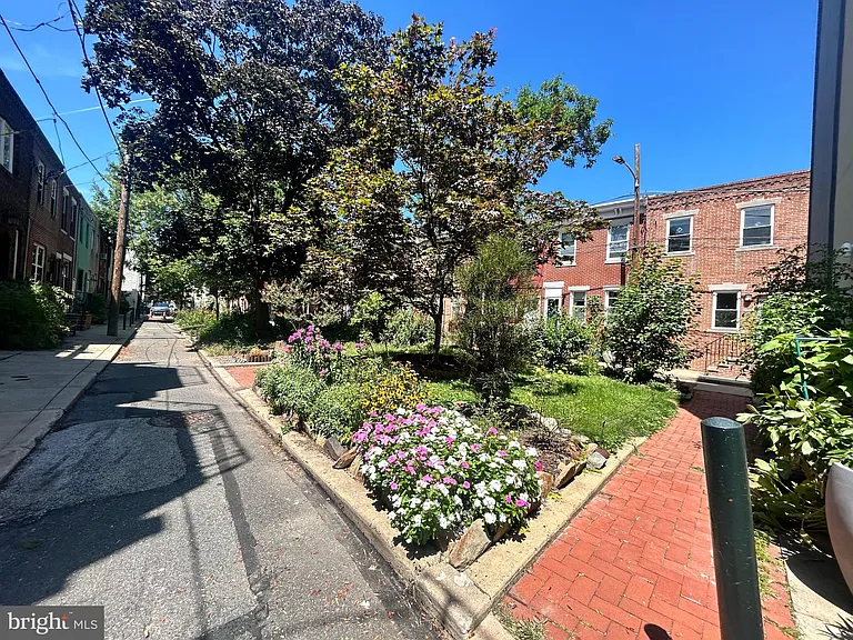 708 Medina St — Photo 7