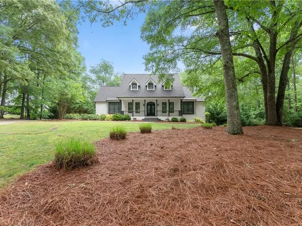 5094 Meadowbrook Cir, Suwanee, GA 30024
