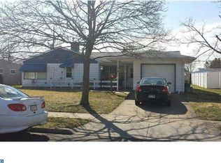 114 Pinewood Dr, Levittown, PA 19054