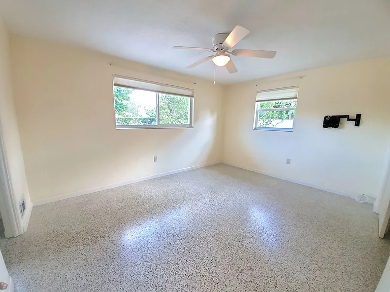 3513 S School Ave — Photo 26