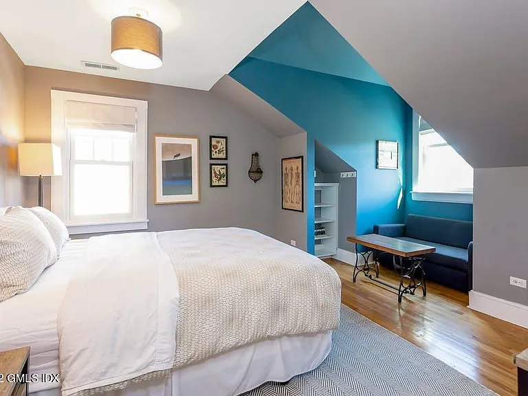 11 Roosevelt Ave — Photo 17
