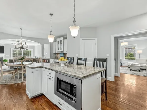 4 Fairfield Pl, Winchester, MA 01890