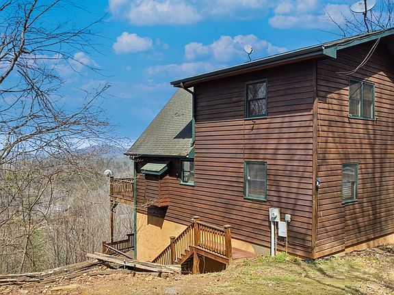 2nd image of 729 Canterbury Rd