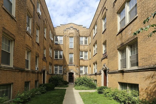 1st image of 2106 W Ainslie St APT 2S