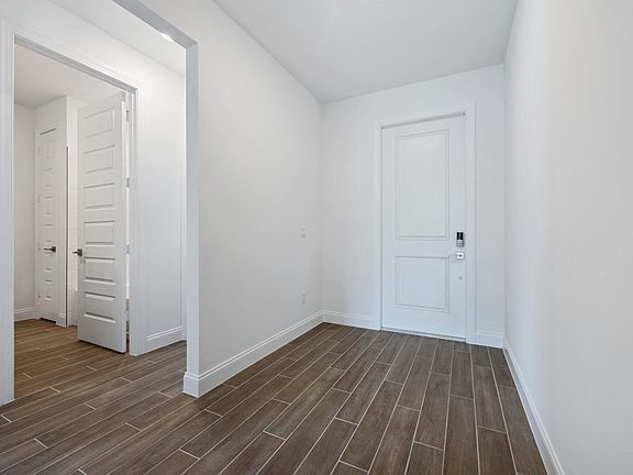 5th image of 9005 Dahlia Circle