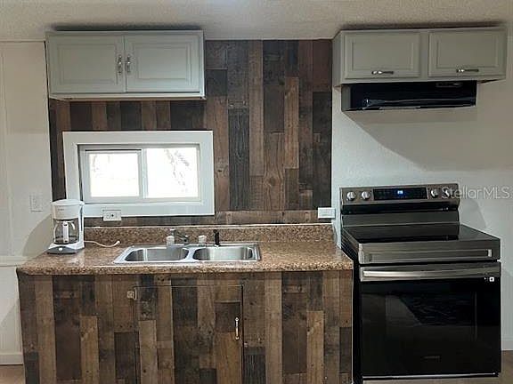4th image of 10330 NE 90TH STREET