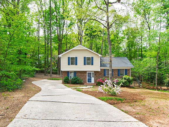 2nd image of 404 Lynchester Ct