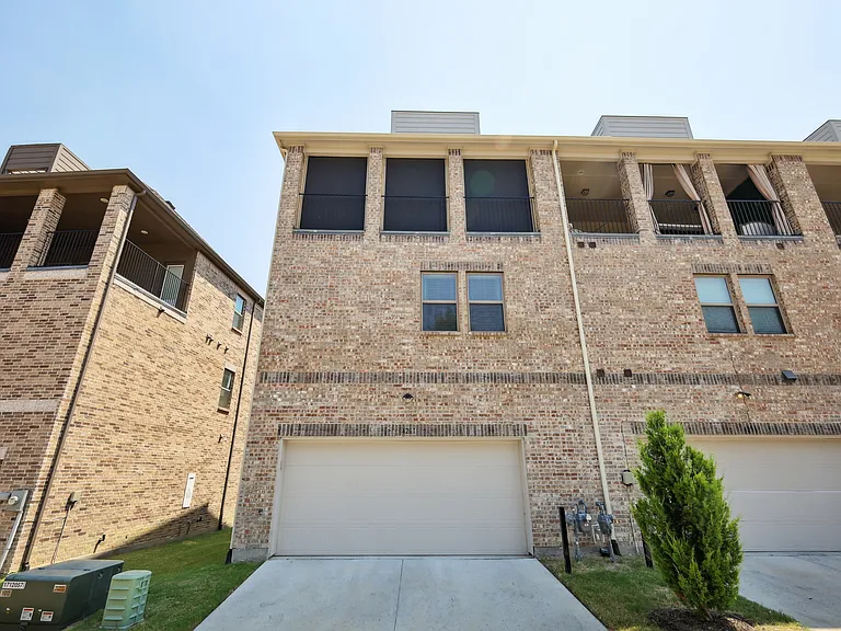 4261 Shavano Dr — Photo 20