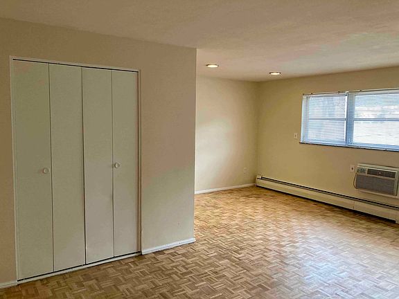 5th image of 2346 Beechmont Ave #9
