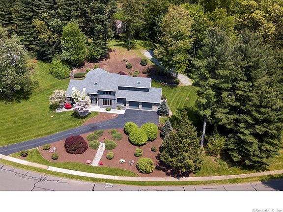 2nd image of 25 Darlene Dr