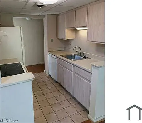 25 Sutton Pl — Photo 4