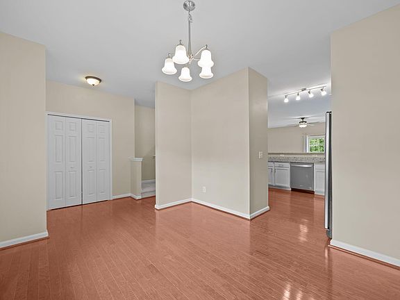 5th image of 207 Hampshire Downs Dr