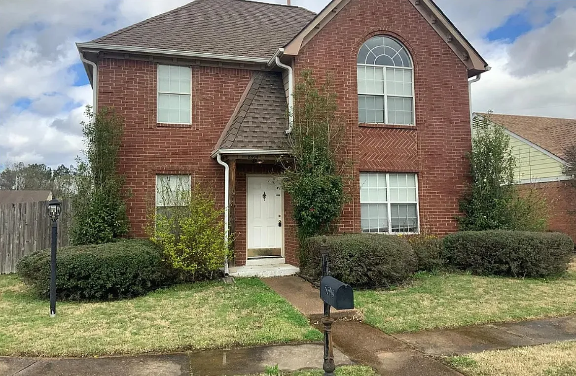 3 bed, 2.5 bath, 1411 sqft, $1,490 — Photo 1