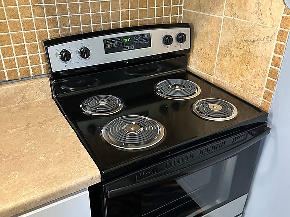 5th image of 204 Creekside Ln